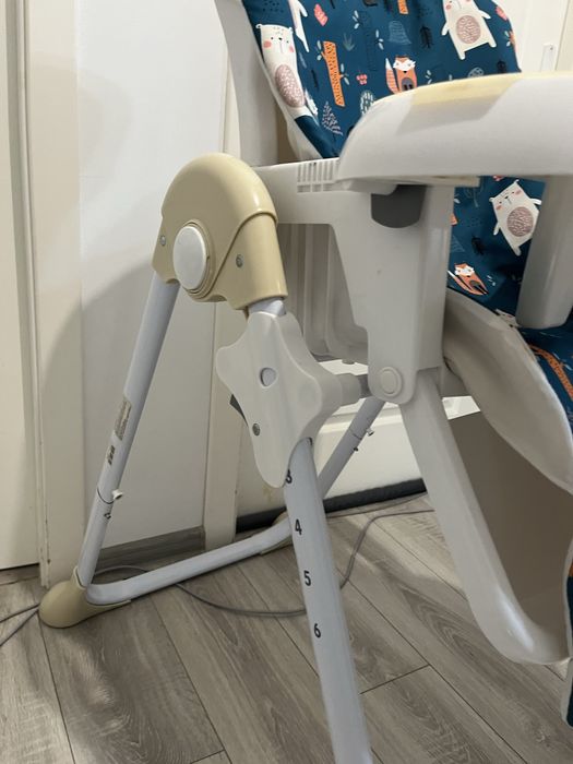 Scaun de masa bebe