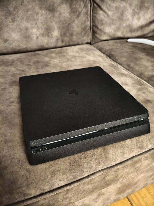 Ps4 1Tb с геймпадом и играми