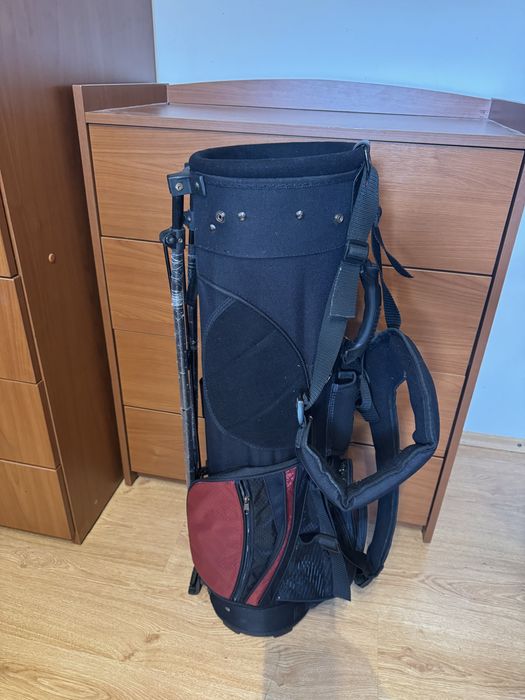 Geantă golf cu suport (stand) – ușoară, practică, stare bună