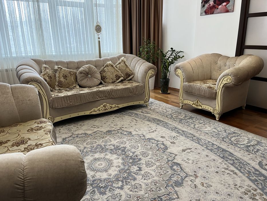 Срочно продаётся диван и гостиный гарнитур!