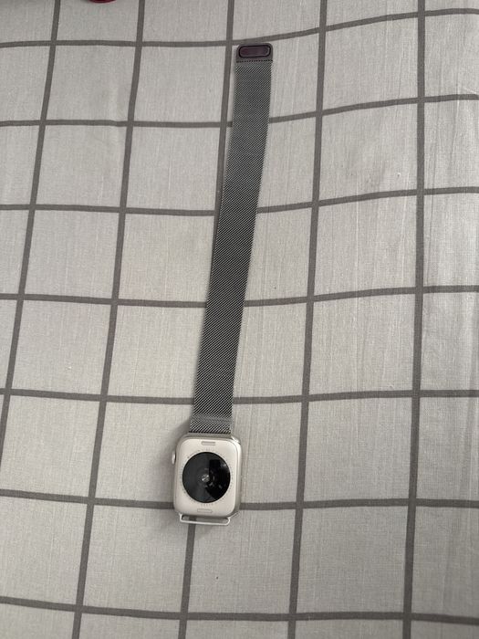 Apple watch.   Se