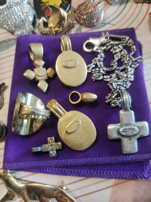 Разпродажба на Пръстени брошки и висулки.Нови