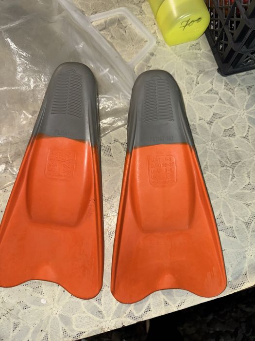 Продам ласты для бассейна