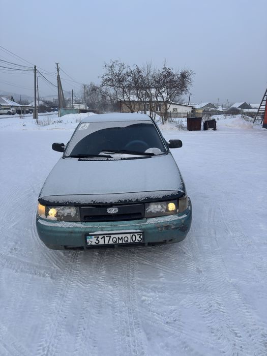 Машина ваз 2110 на полном ходу