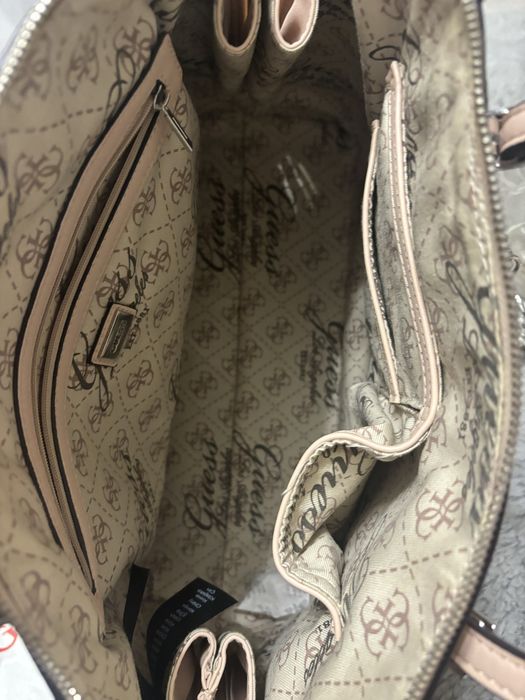 Vand poseta Guess ca noua culoare nude/roz