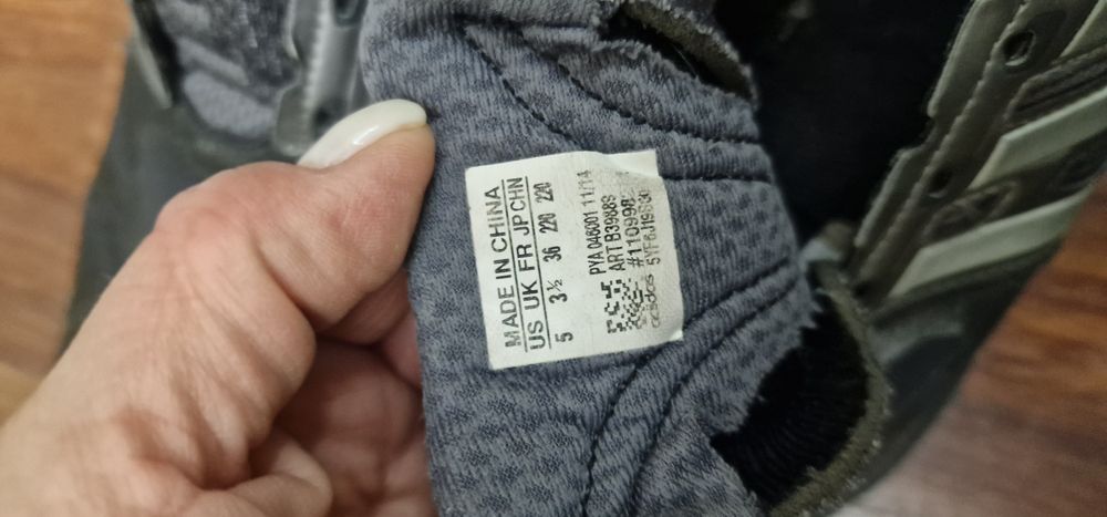 Продам фирменные кроссовки на мальчика
