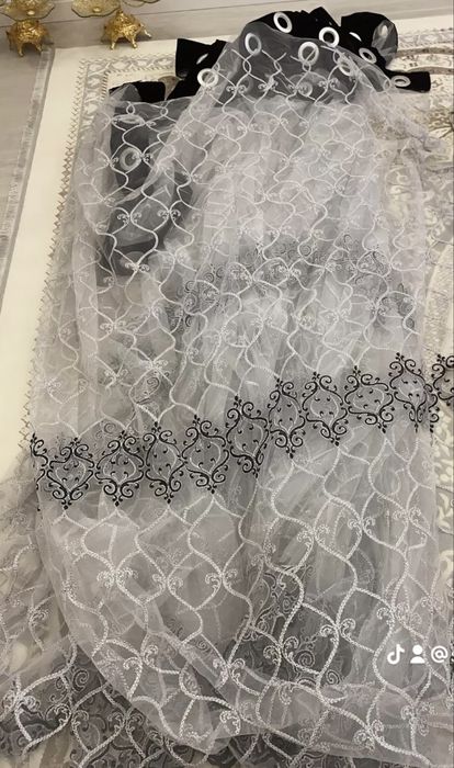 Продается тюль красивая.