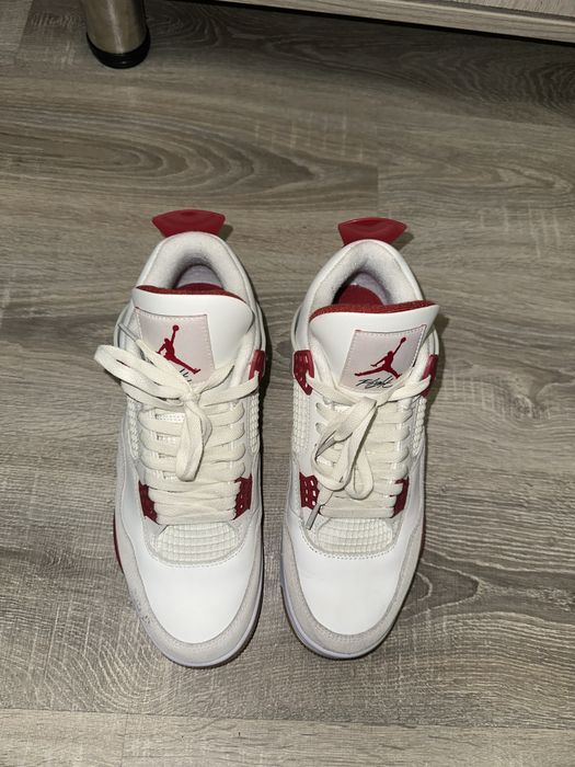 Jordan 4 retro SB Varsity Red