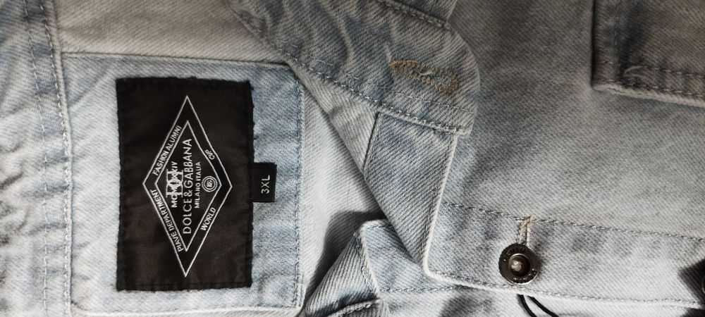 Vând jacheta jeans tip camasa