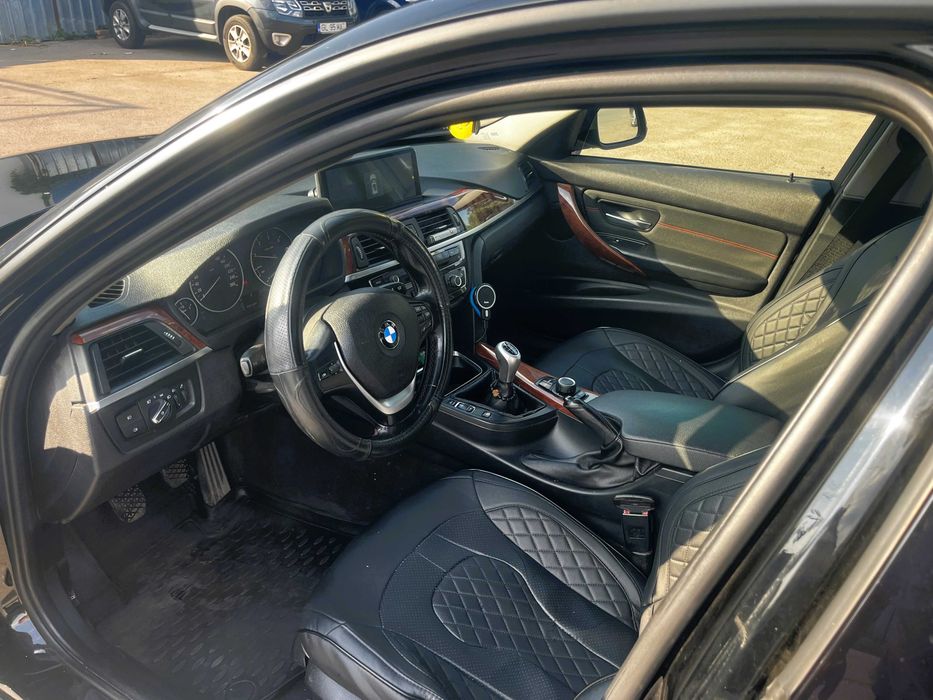 BMW F30 - 318D Navigație  • Apple CarPlay • Cameră Marșarier