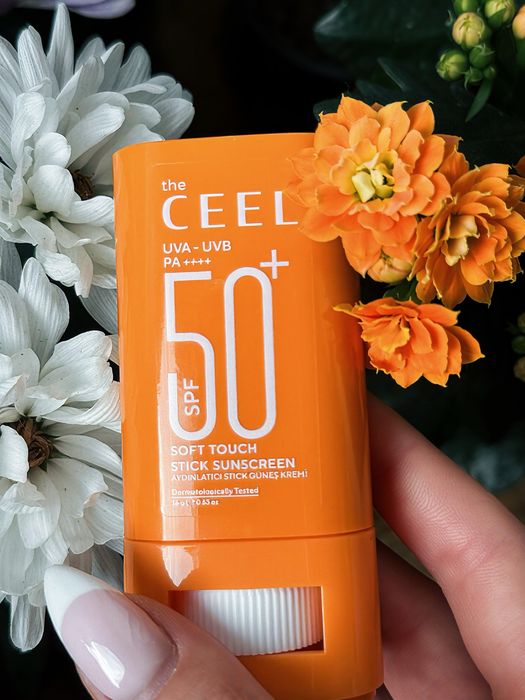 Слънцезащитен Стик SPF50+ с озаряващ ефект и копринено усещане