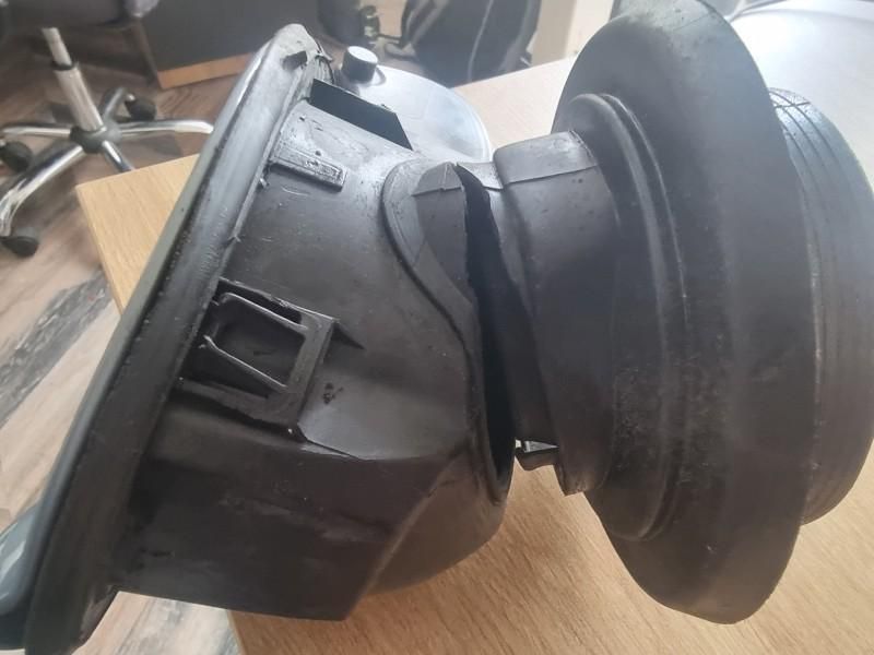 Capac / usa rezervor Ford Kuga (2008-2012)