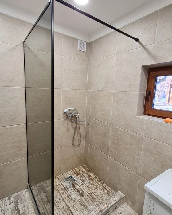 Душевые кабины (перегородки), шторки для ванной