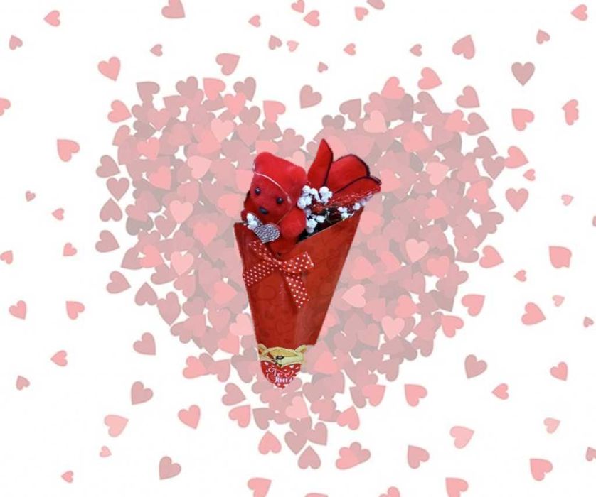 Романтичен букет с мечета и червени рози