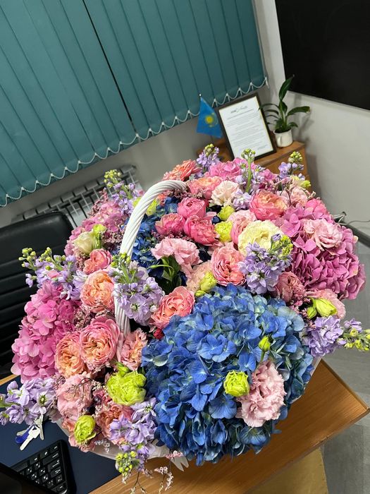 Цветы корзина пионы