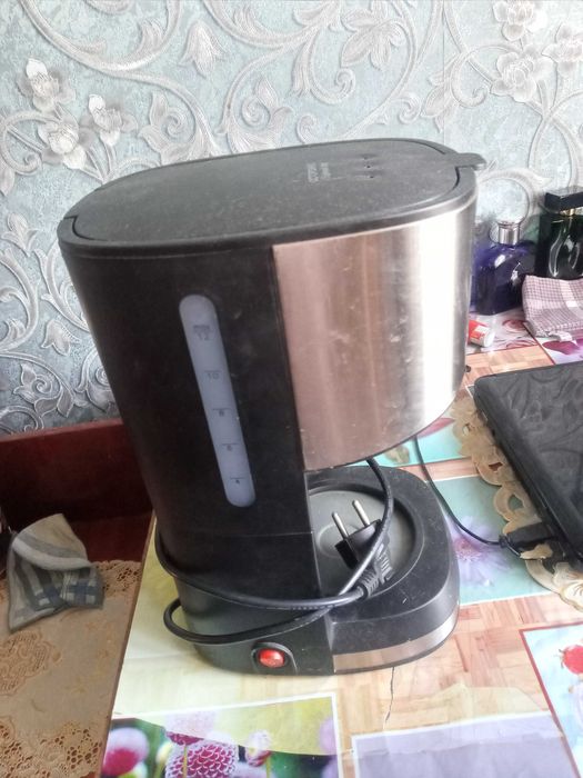 продам кофеварка полярис