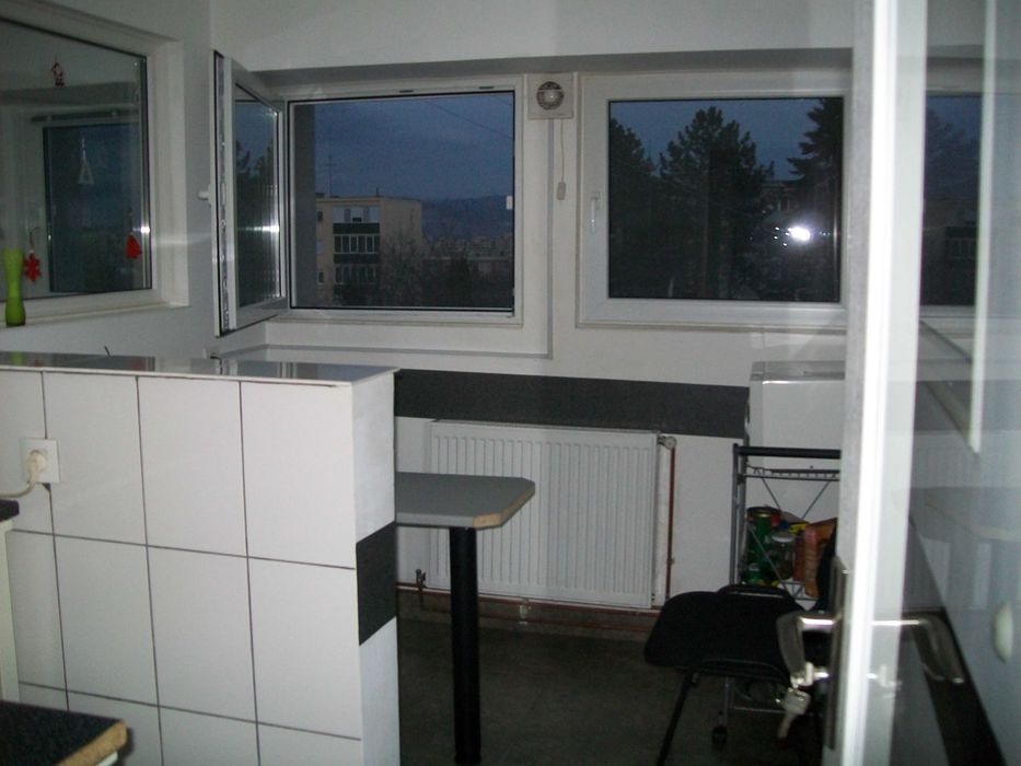 INCHIRIERE - Cladire de birouri (optional si depozite)