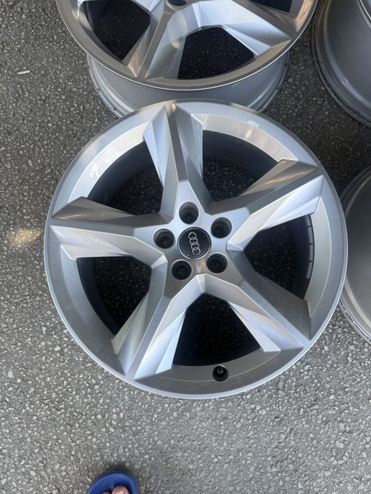 Оригинални Лети Джанти за Audi 4M — 19" 5x112 8J ET28 (4M0601025F)