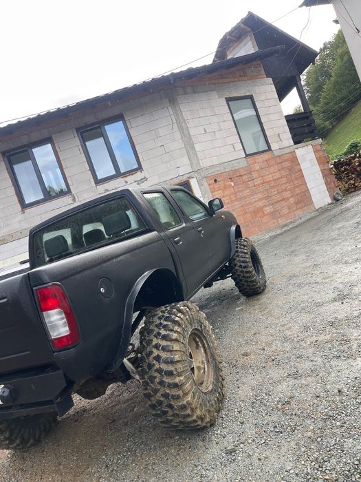 Vând sau schimb cu Nissan Patrol Y60 lung! Motor BMW 218 CP Punți Nissan Patrol Y60 Puntea spate mutată cu 12 cm Șasiu refăcut