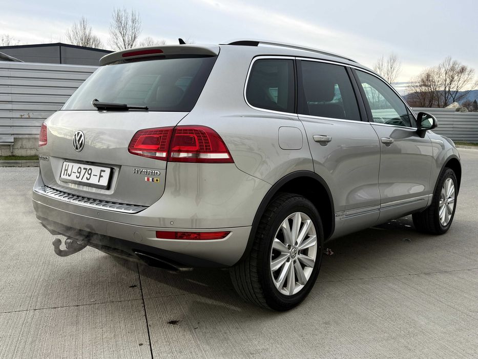 Volkswagen Touareg 3.0 TSI Hybrid Highline 361 CP