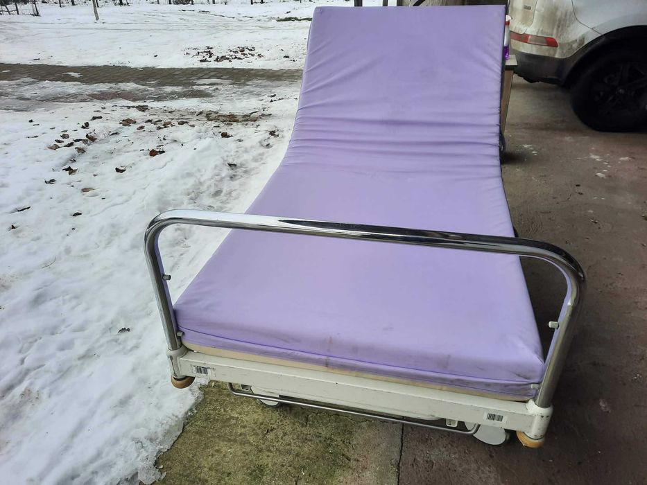 Pat medical de poziționare mecanică Hillrom, cu saltea inclus