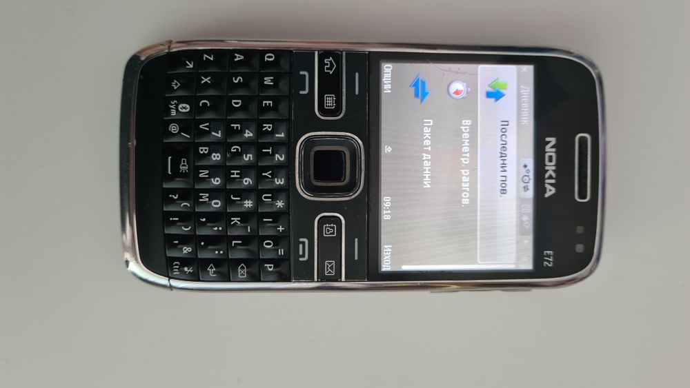 Nokia E72 и зарядно