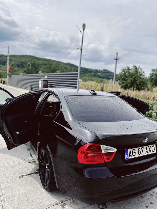 BMW E90 2.0 Diesel – 163 CP – Automat – Navigație Mare – 2005 –