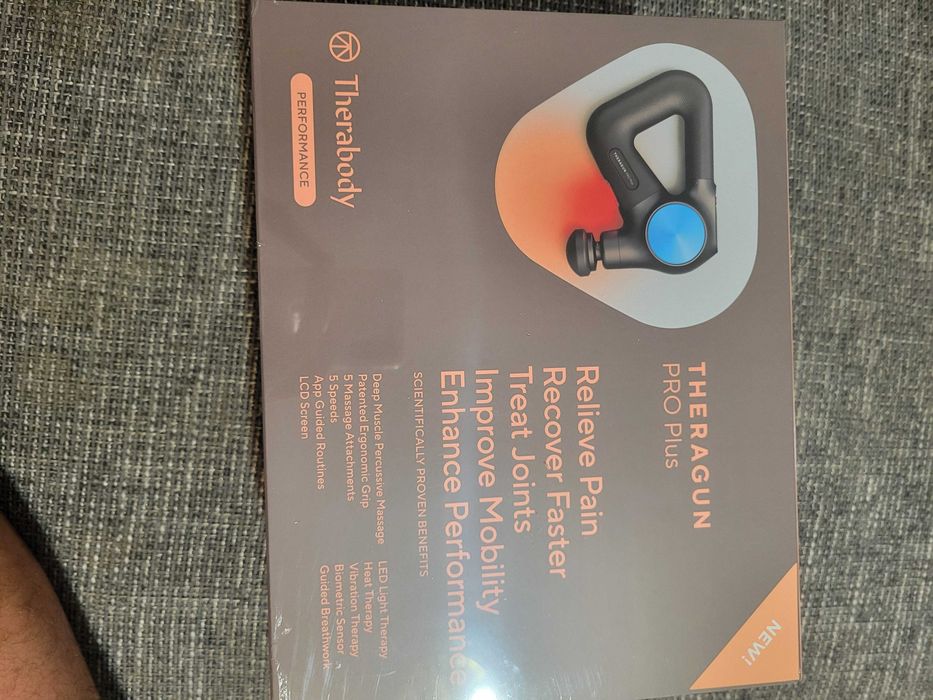 Уред за масаж/Масажен пистолет Theragun PRO Plus - за спортисти - нов