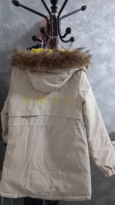 Зимняя куртка молочная