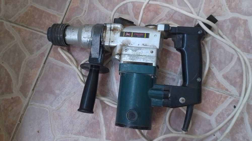 Продавам  къртач