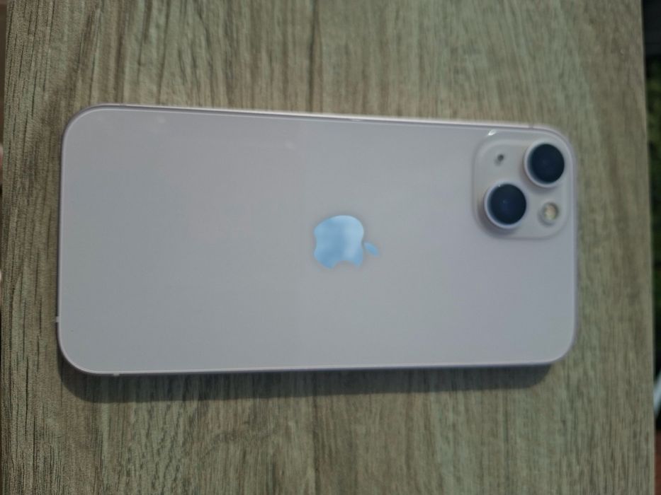 Продавам iPhone 13