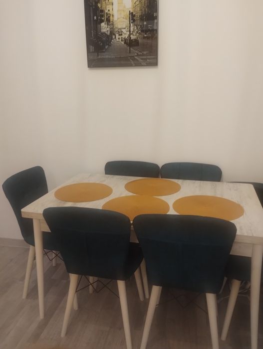 Masă extensibilă cu scaune
