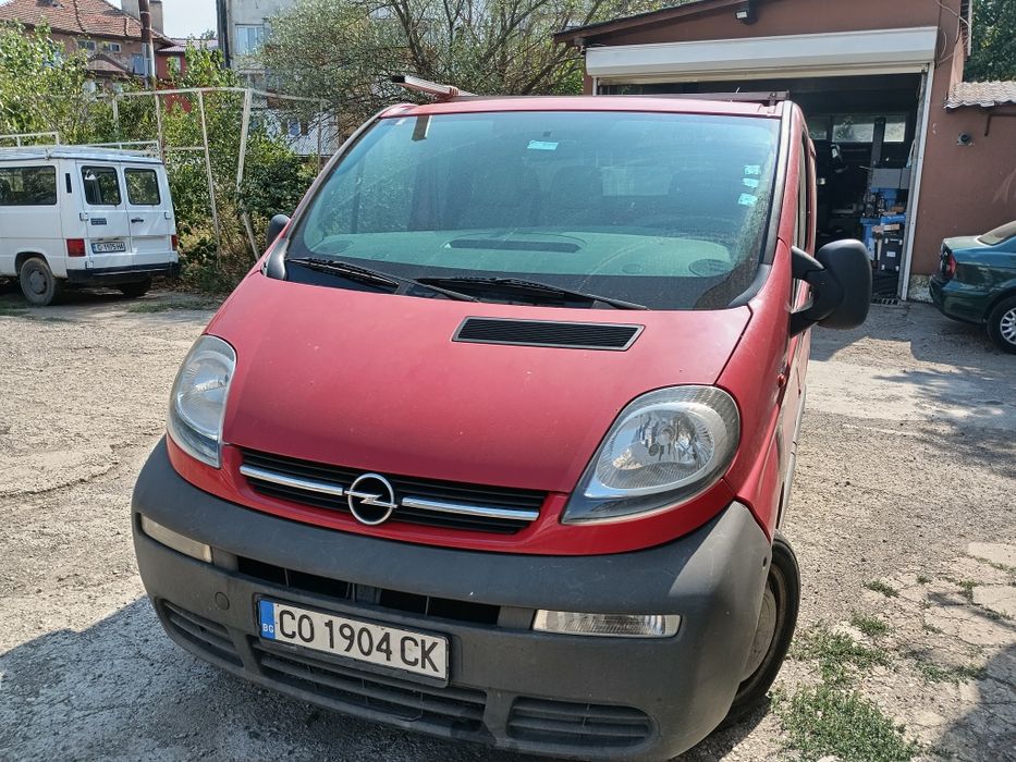 Опел виваро на части 2бр.