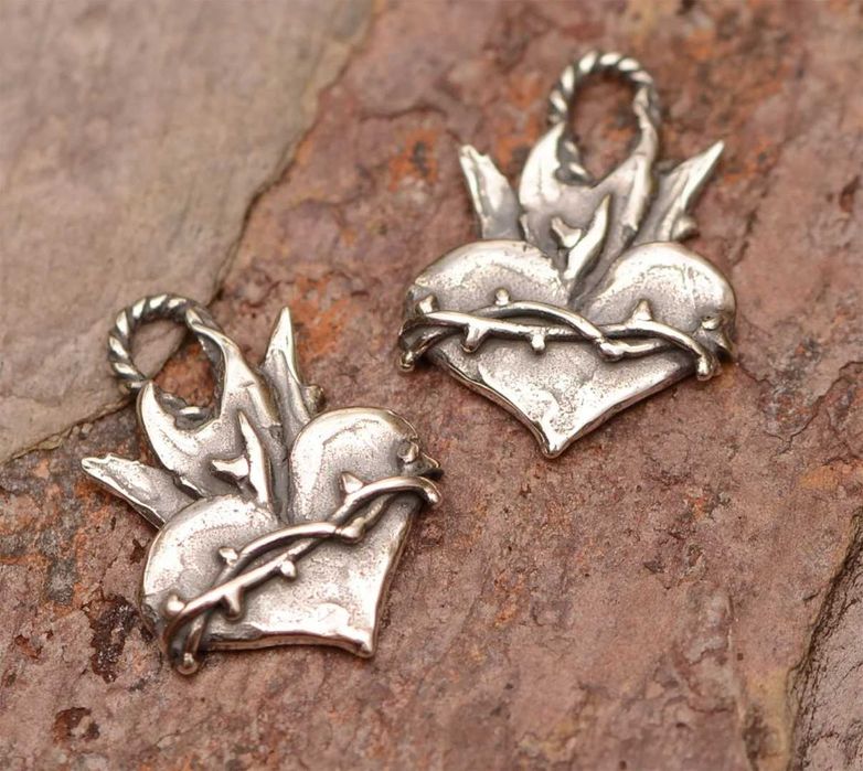 Сребърен медальон 925 – Светото Сърце, християнски талисман за вяра.