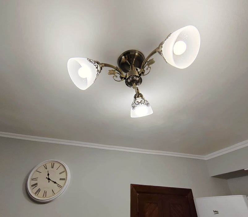 Lustra Candelabru superba nichelata cu Design Retro Vintage Elegant