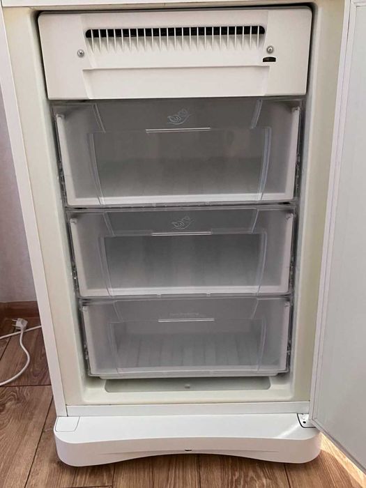 Холодильник Indesit