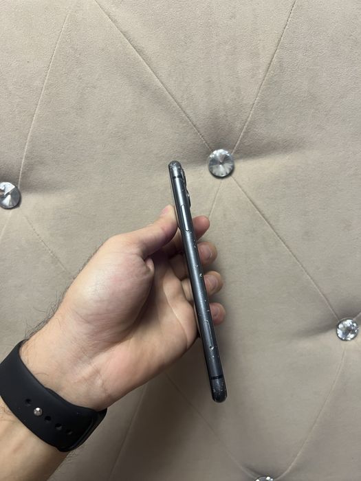 Продам IPhone 11 64gb