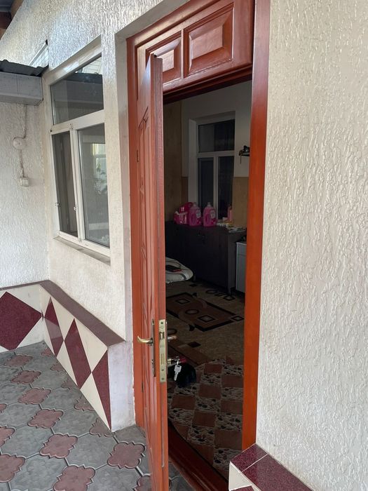 Дверь входная деревянная