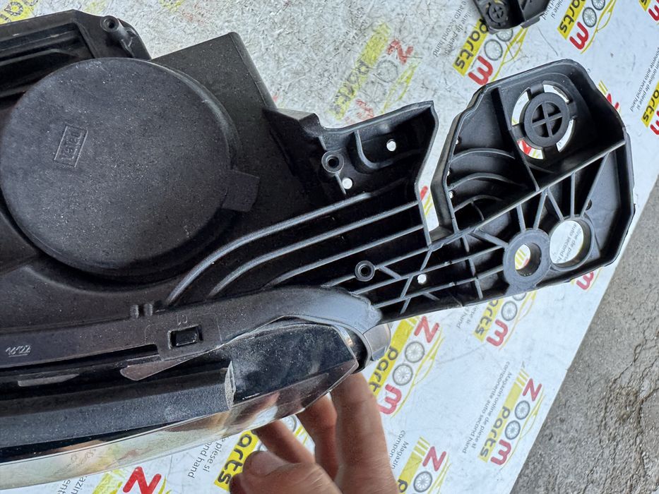 Far stanga dreapta halogen Peugeot 3008 5008 2016-2020