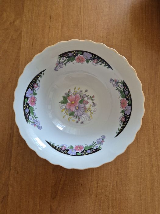 Тарелки новые глубокие