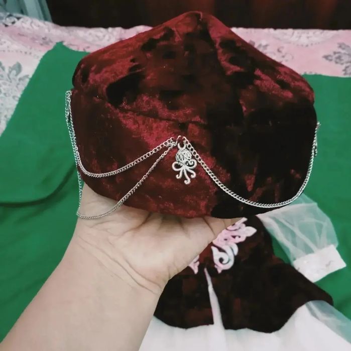 Детские национальные одежды .Трон!