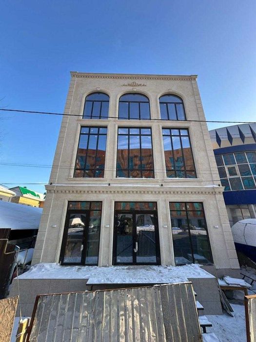 Коммерция в центре, первая линия