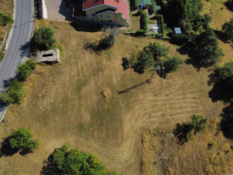 Продавам имот в землището на с. Момчиловци с квадратура 2.7 декара