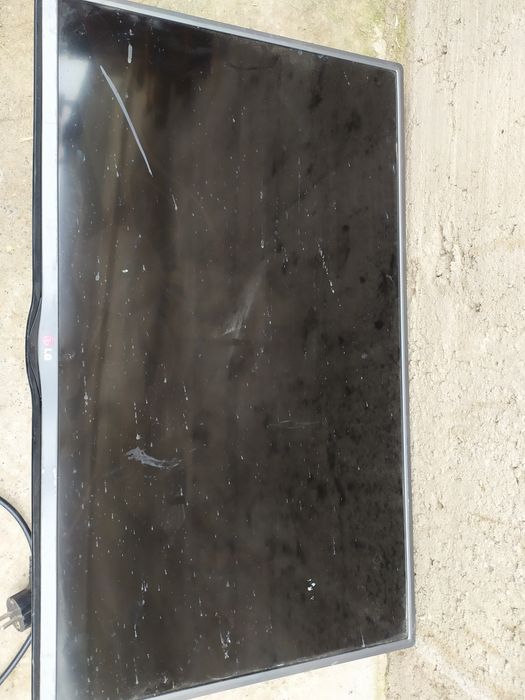 Продам телевизор на запчасти