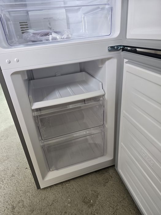 Нов хладилник с диспенсър Total No Frost PKM 180 см