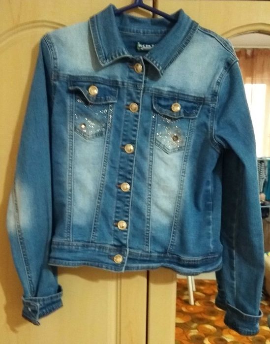 Джинсовая куртка на девочку от 6 до 10 лет
