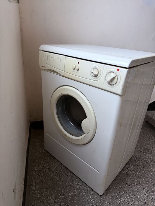 Стара пералня работеща