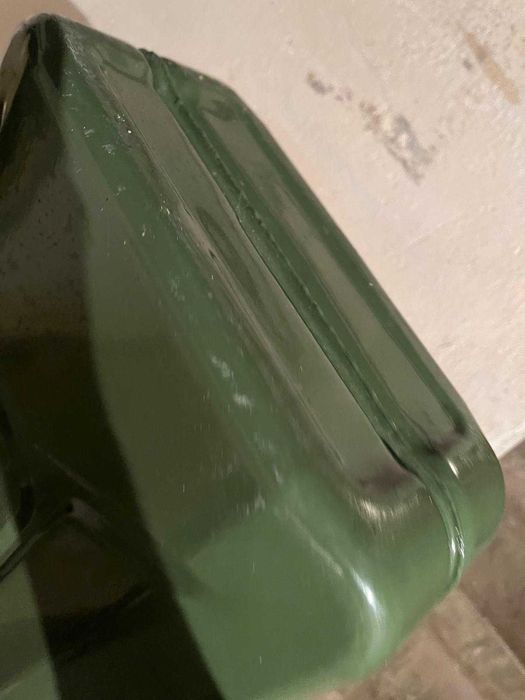 Vand canistra de benzina 20L