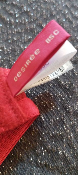 Sutien rosu cu dantela de la: Desiree! Marimea 85C! Purtat doar o data