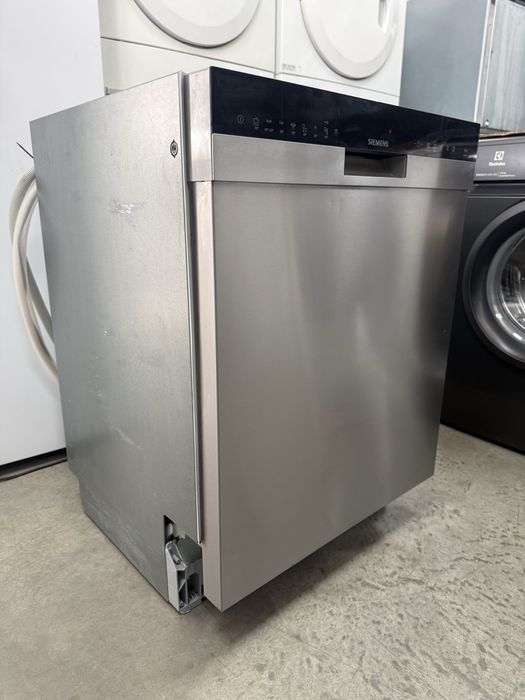 Съдомиялна за  полу вграждане Siiemens